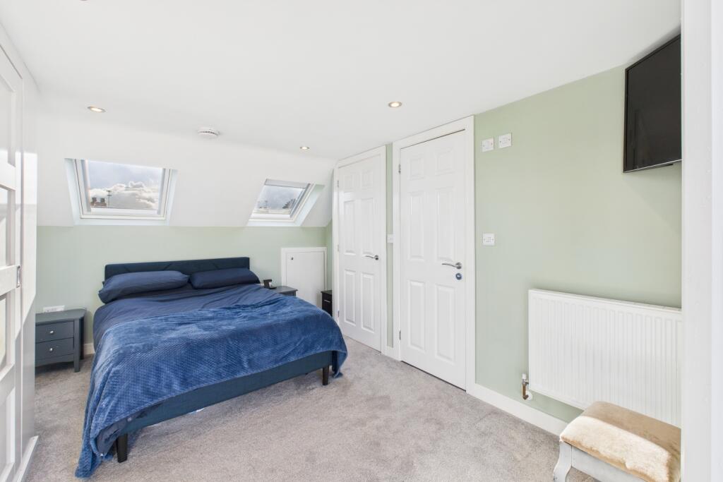 CAM03162G0-PR0227-STILL025