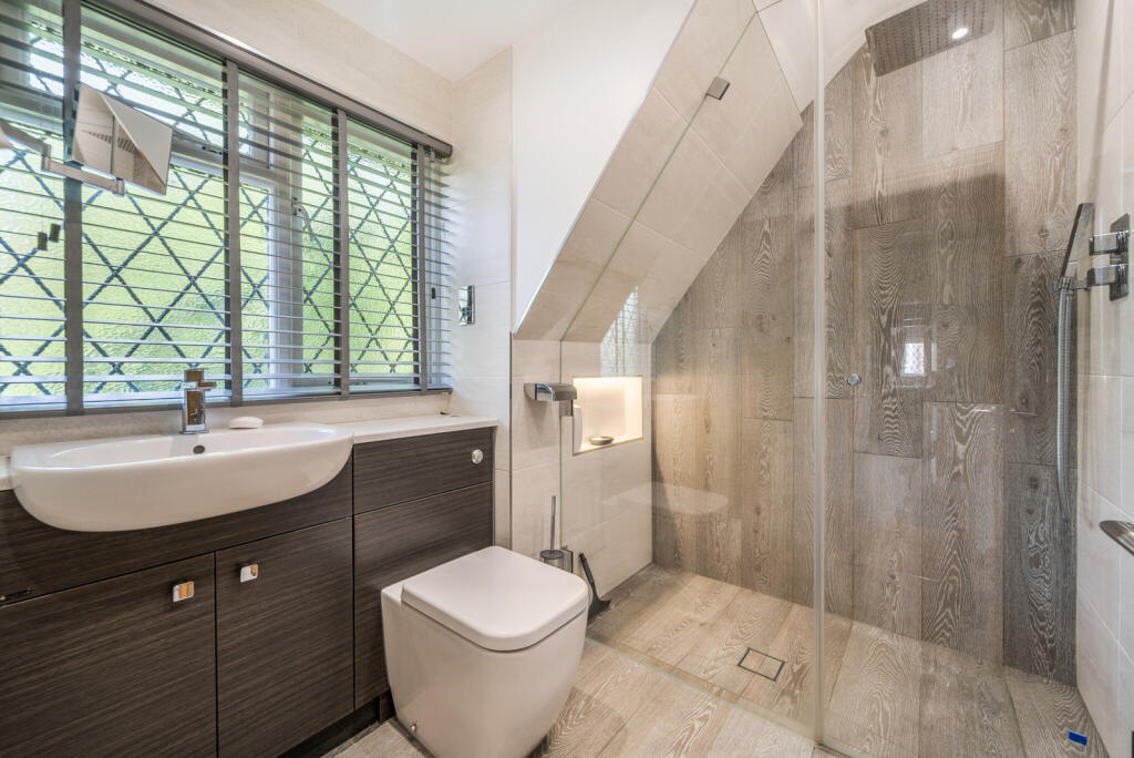 1293267-15-682efa...