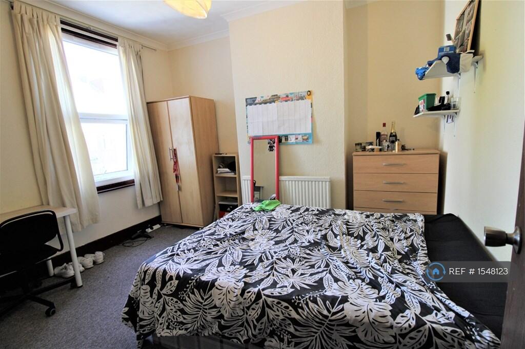Bedroom 6 (£777 / Month)