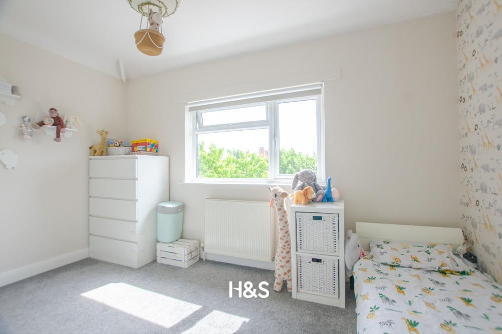 224 lincoln road north - bedroom 2.jpg