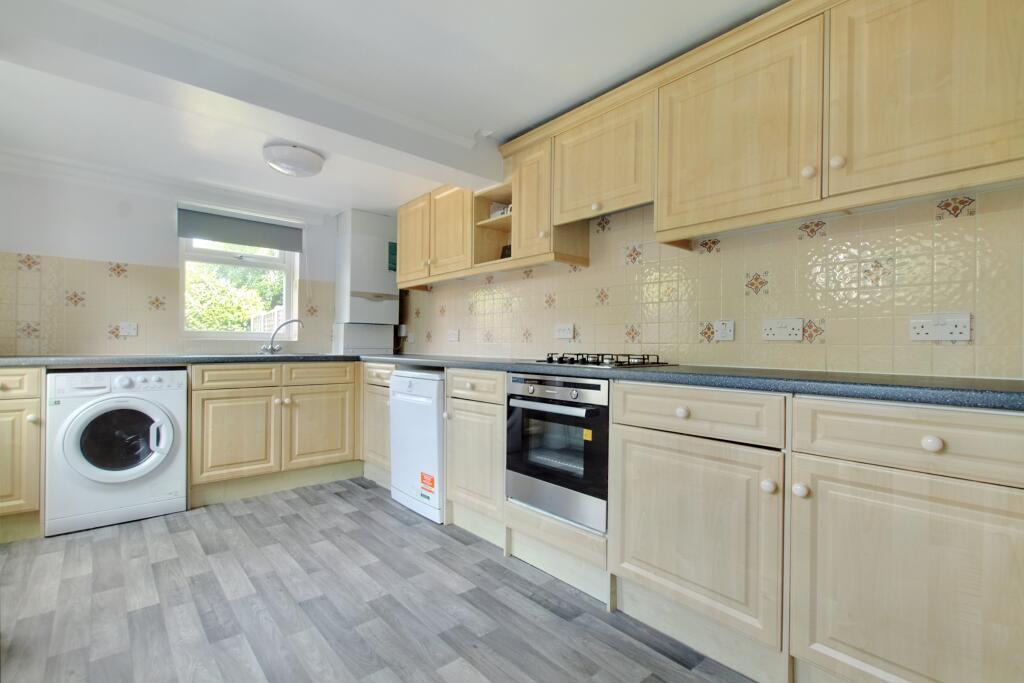 4.KITCHEN.jpg