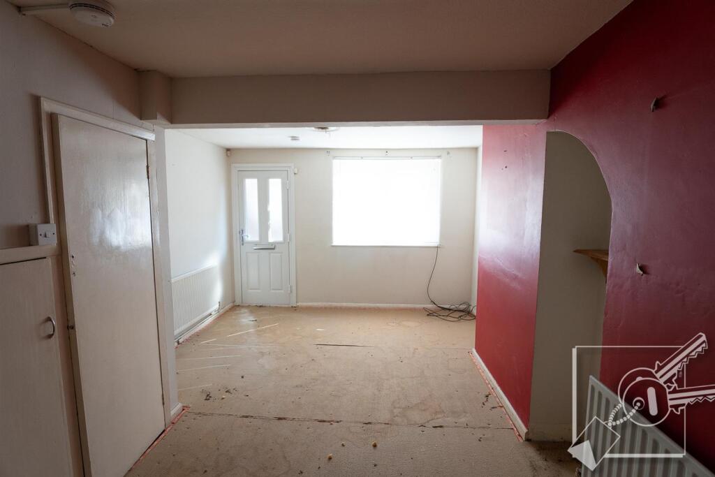 Lounge to front door