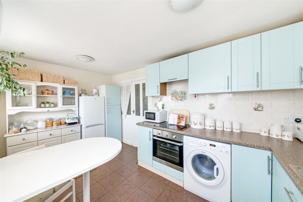 OPEN-PLAN DINING KITCHEN