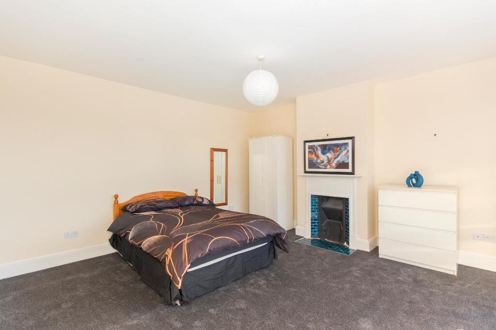 2S7J0LBR - Bedroom H.jpg