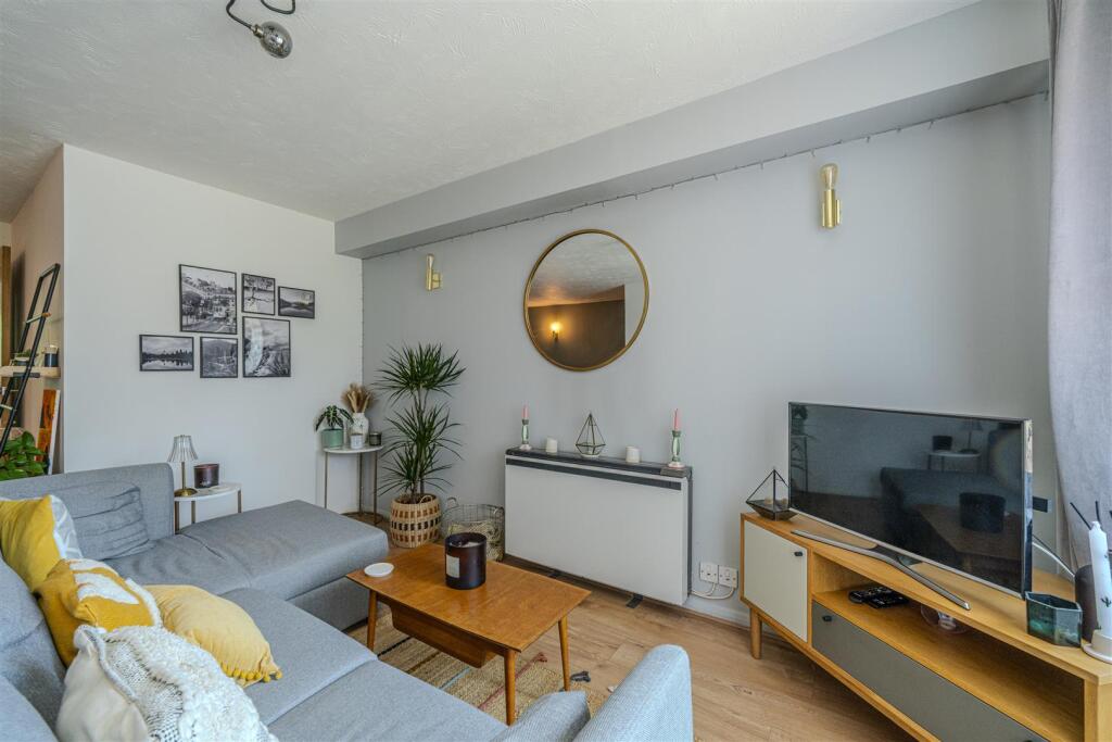 Lounge/ Dining Room