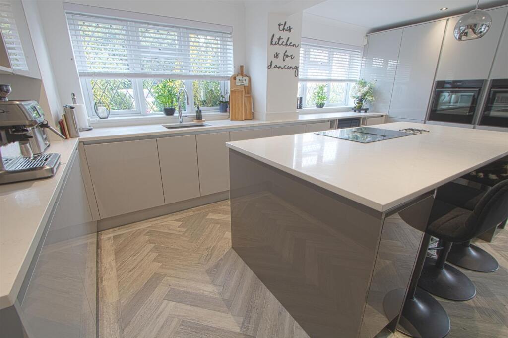 KITCHEN3.jpg