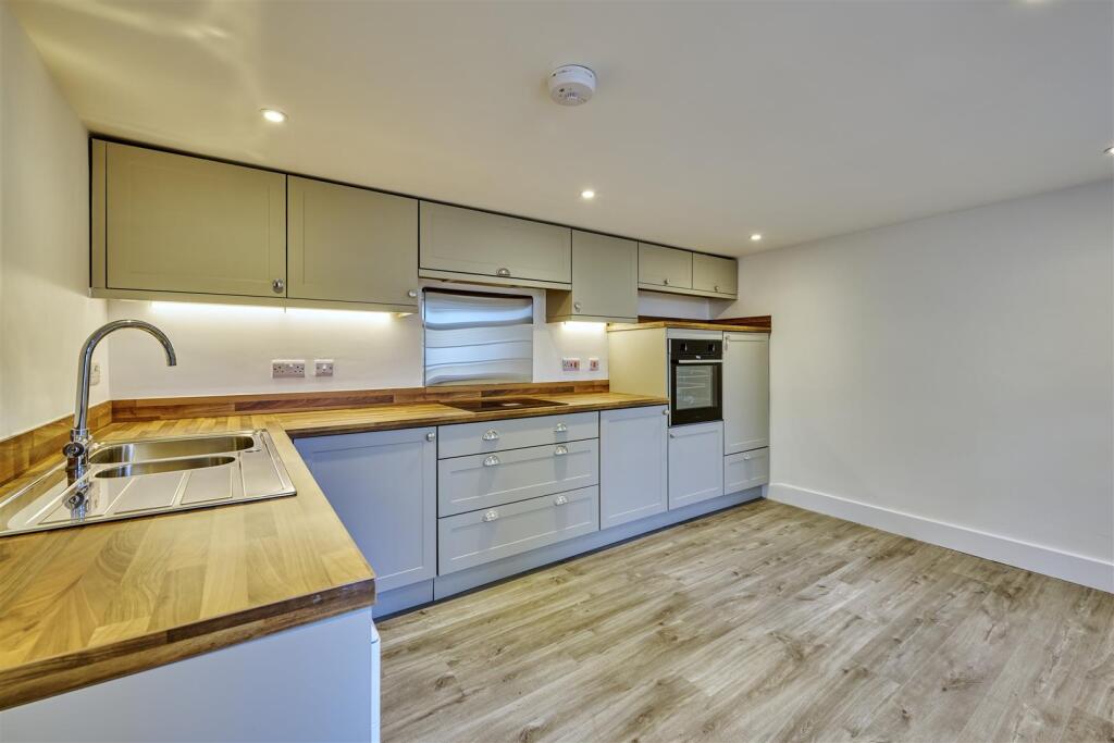 10-08-24-16 Main St Woodnewton-16_HDR.jpg