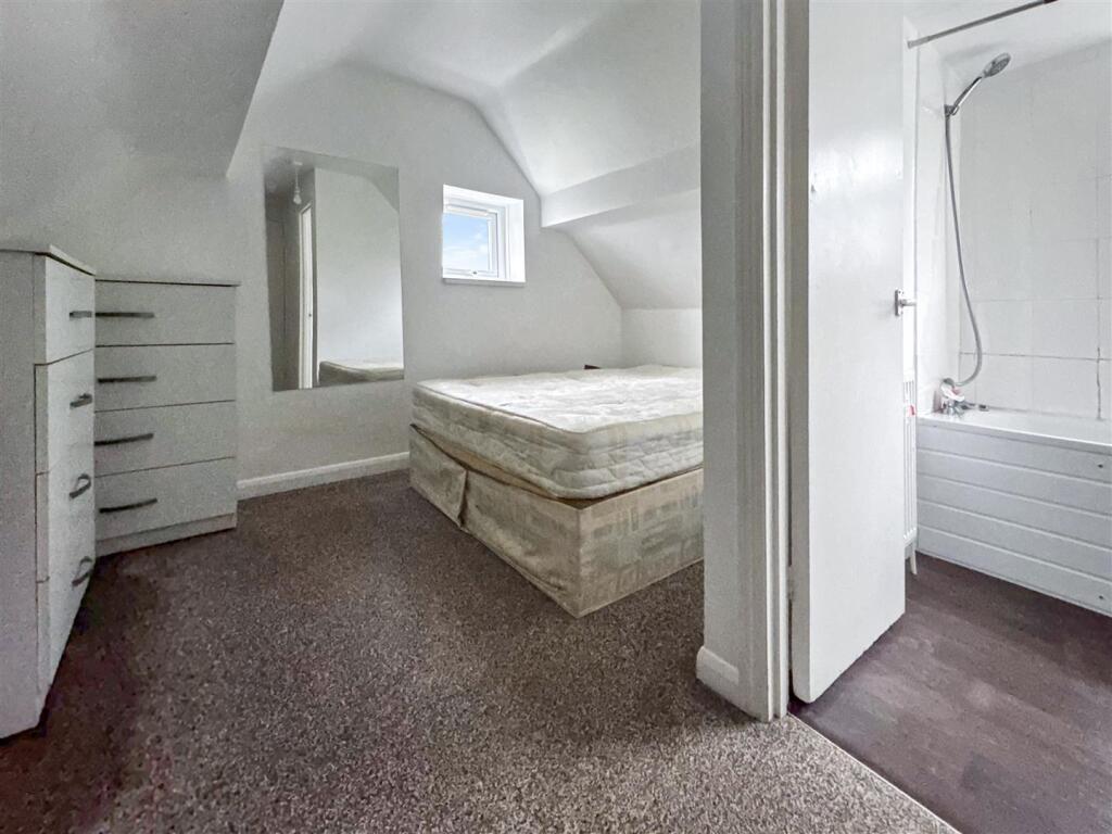 Bed_Ensuite.jpeg
