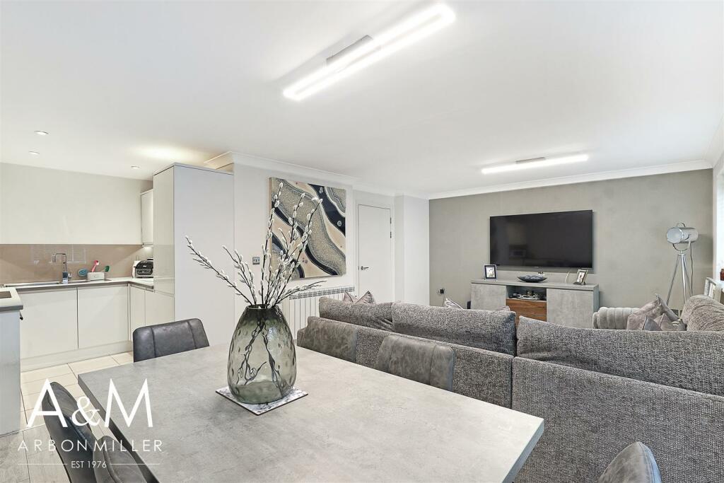 OPEN PLAN LOUNGE/KITCHEN