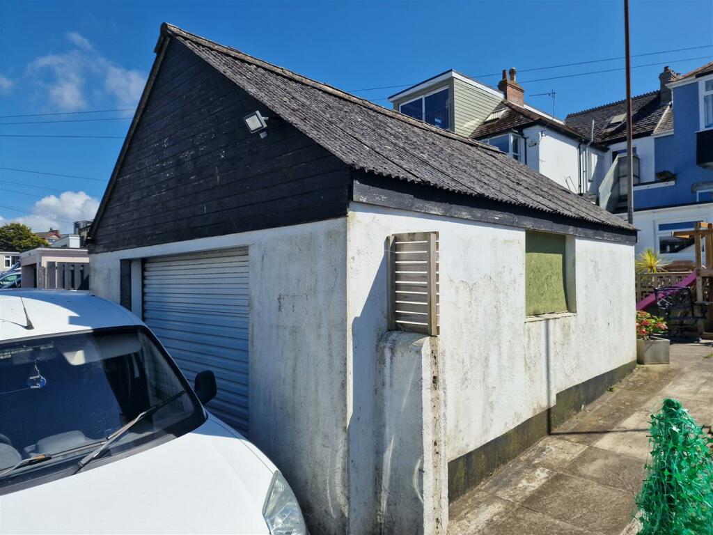Garage.