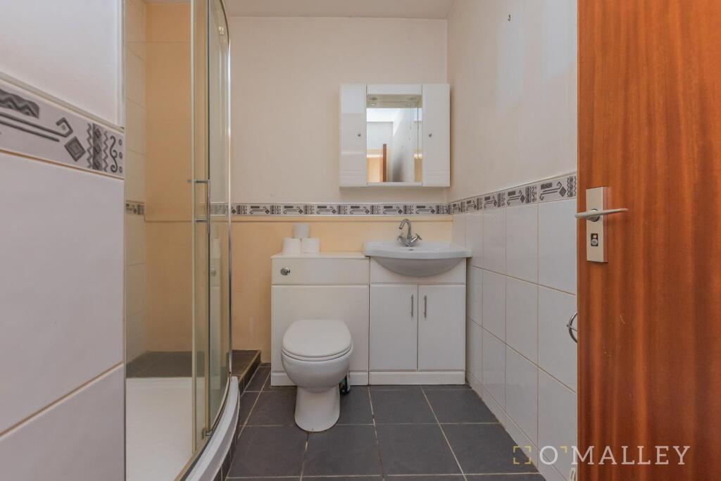 22. Bathroom 1.jpg
