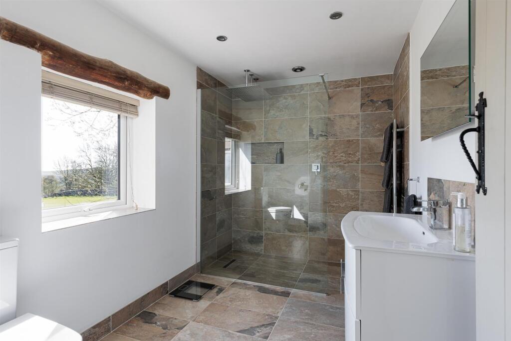 Master Bedroom En-Suite