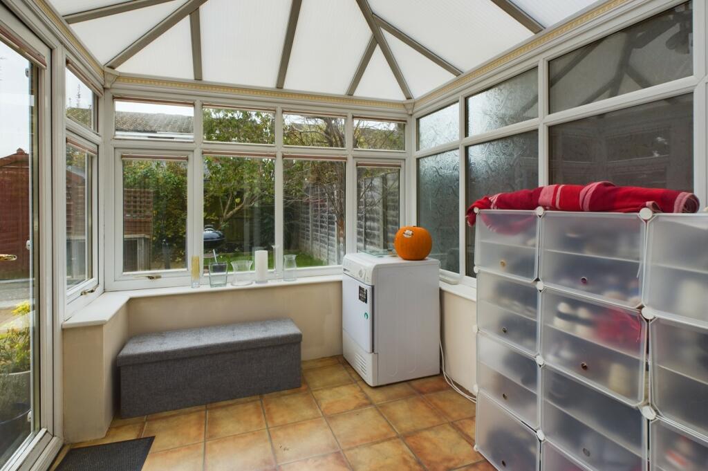 CAM02519G0-PR0196-STILL014