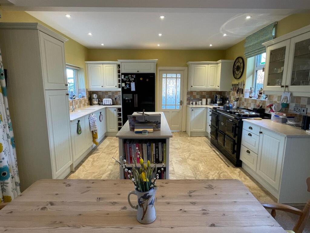 Kitchen6.jpg