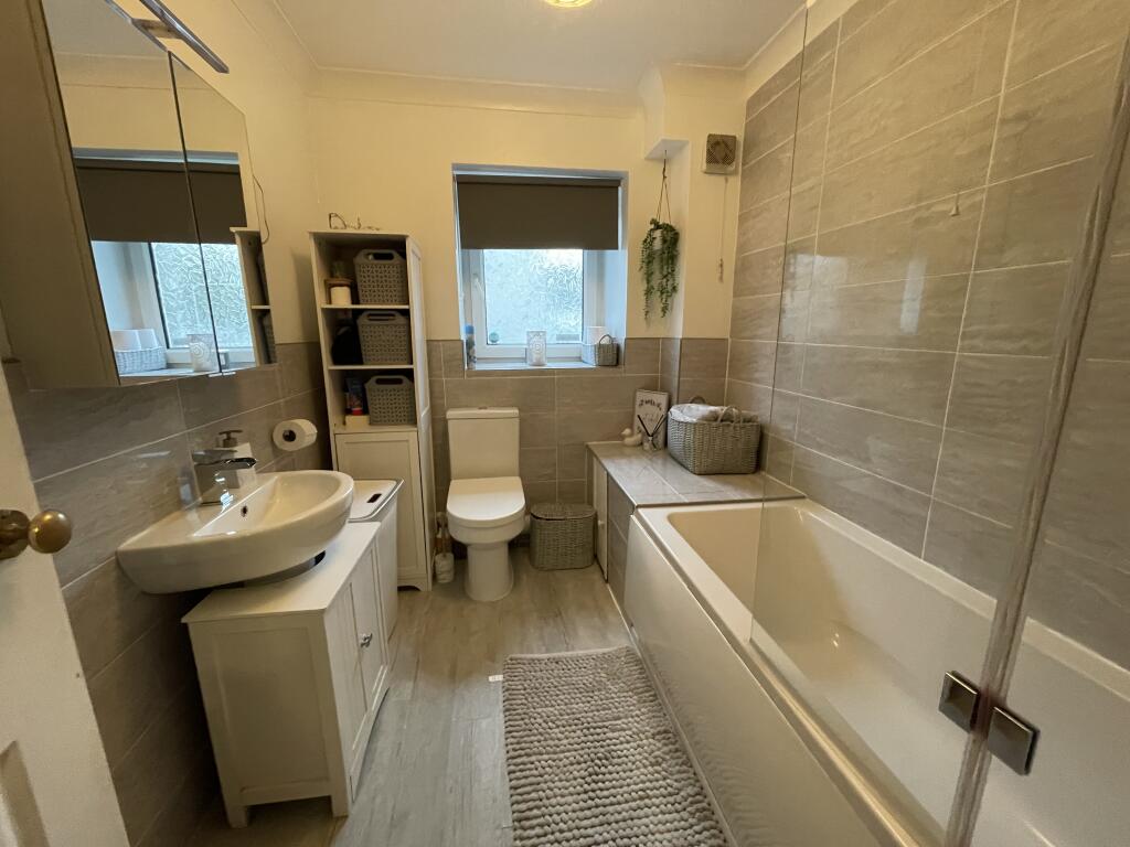Bathroom 1.JPG