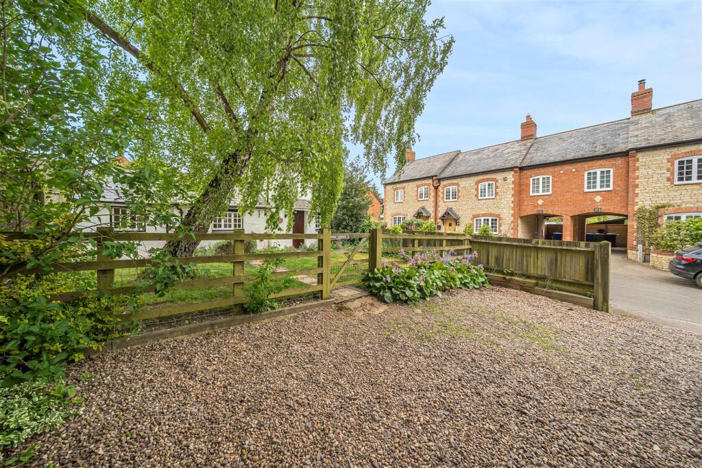 The White Cottage, 21 Wappenham Road, Abthorpe (3)