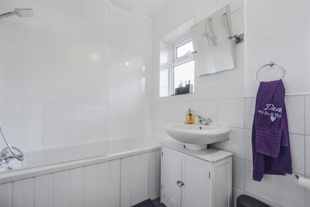 Bathroom_1.jpeg