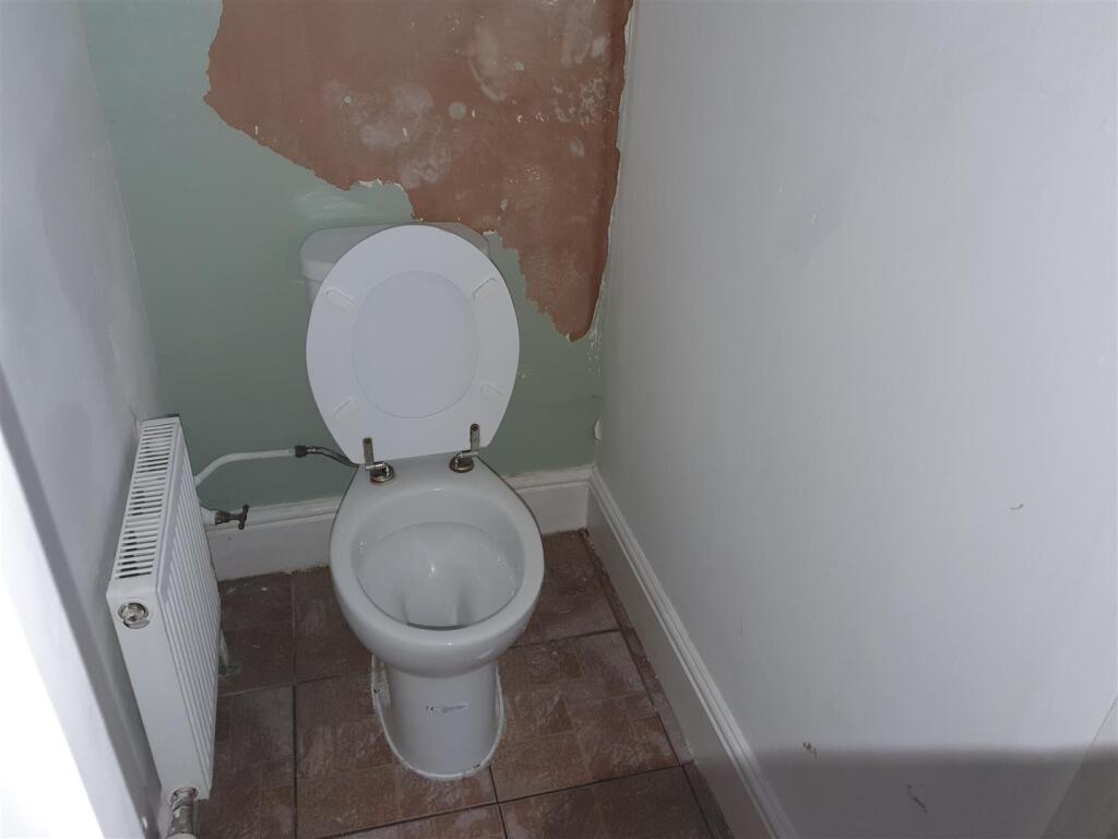 CLOAKROOM/W.C