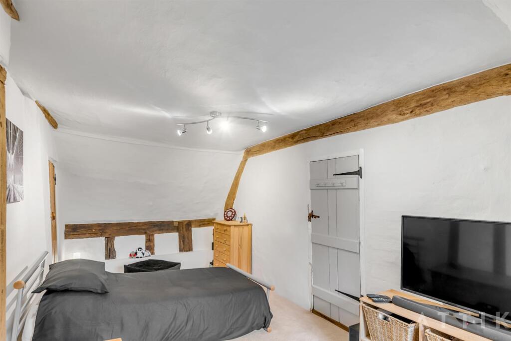 Old thatched cottage Manse Lane Crstfield IP19 0DJ