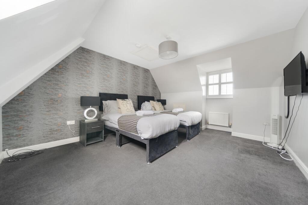 Violet Court - Bedroom 5