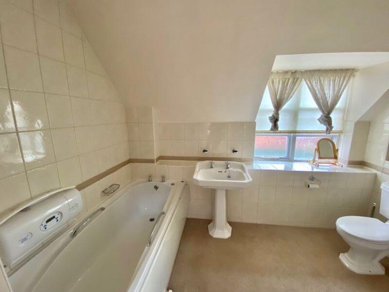 BATHROOM 2A