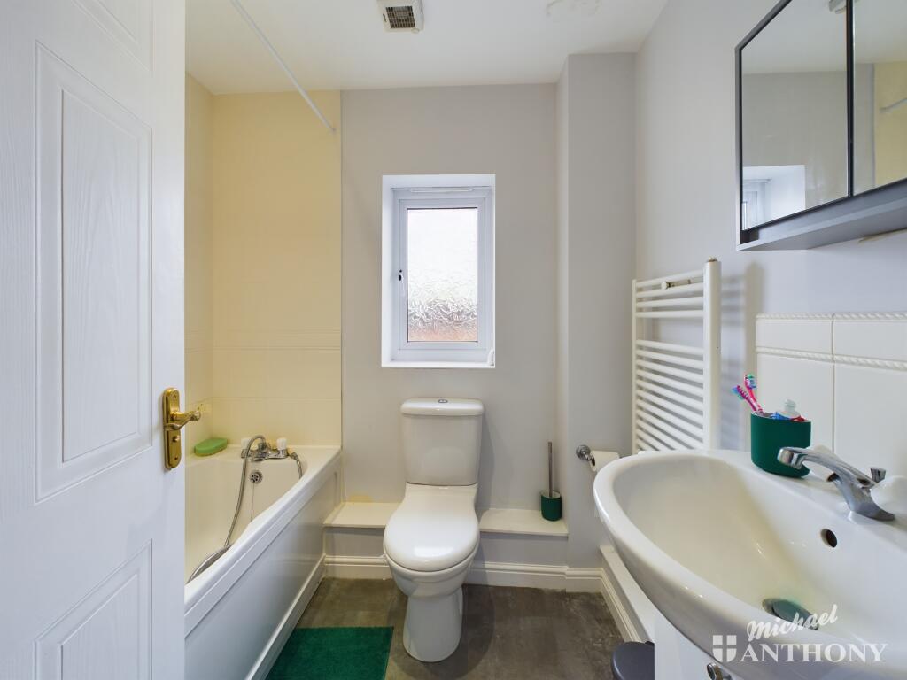 CAM02773G0-PR0096-STILL007