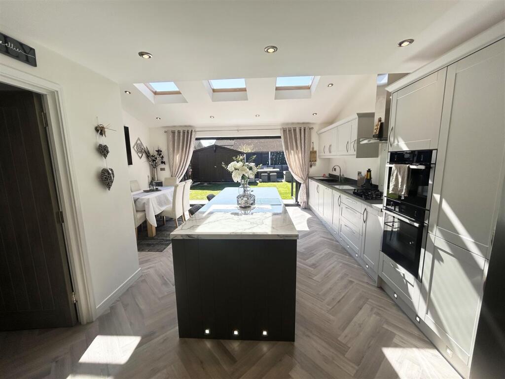 KITCHEN/ DINER