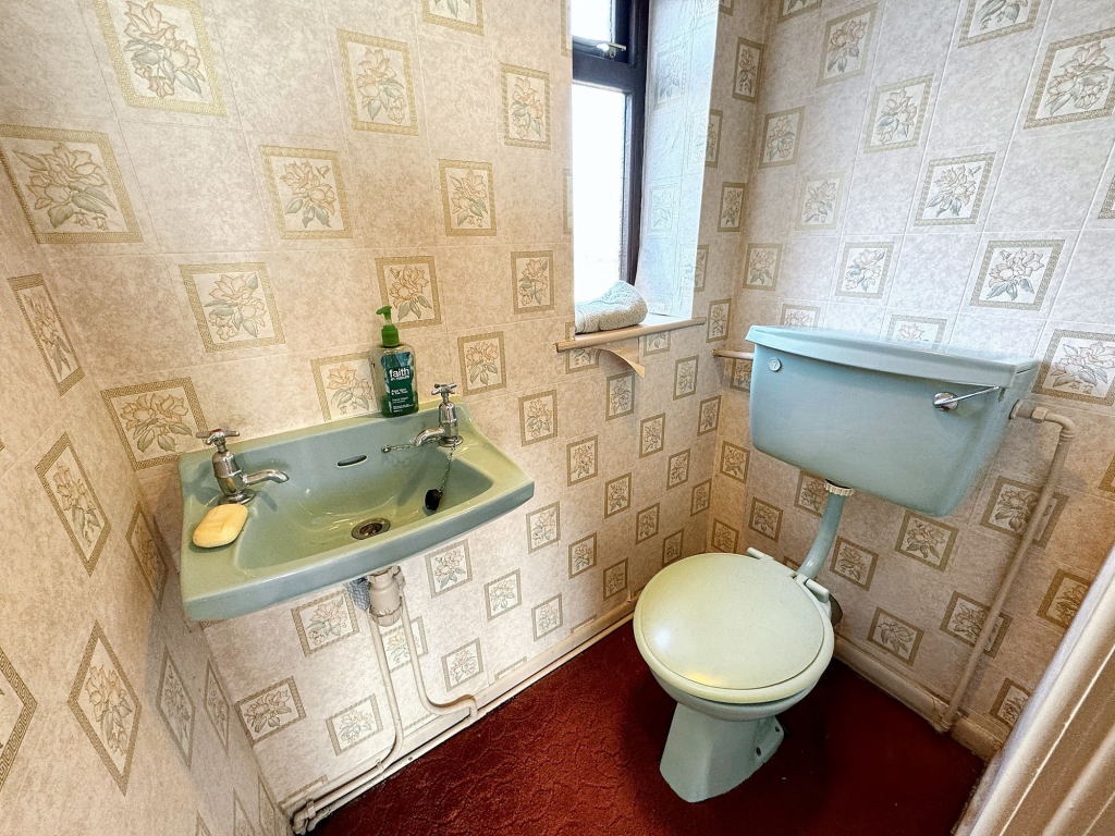 Wc in Bedroom One