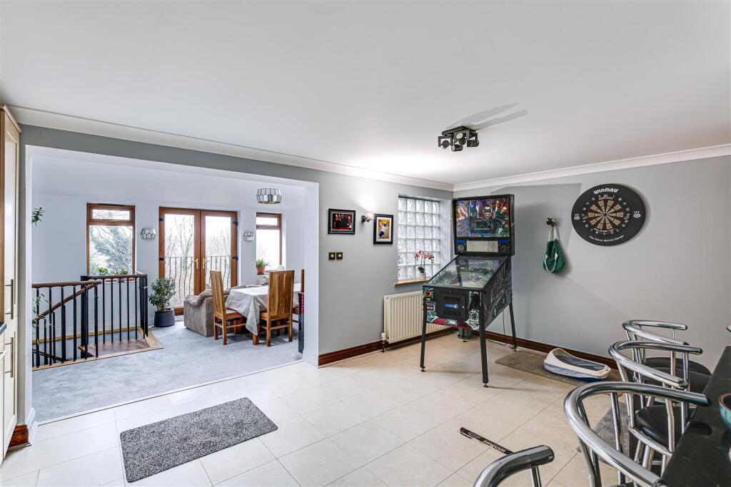 9 Breakfast room.jpg