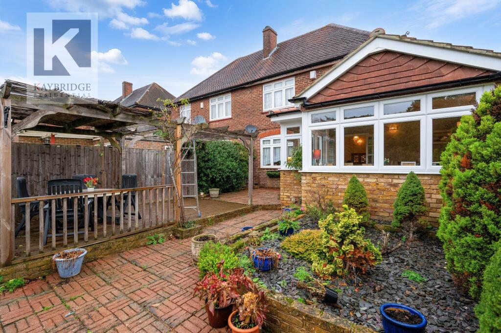 Elmcroft Drive, Chessington - KT9 1DY