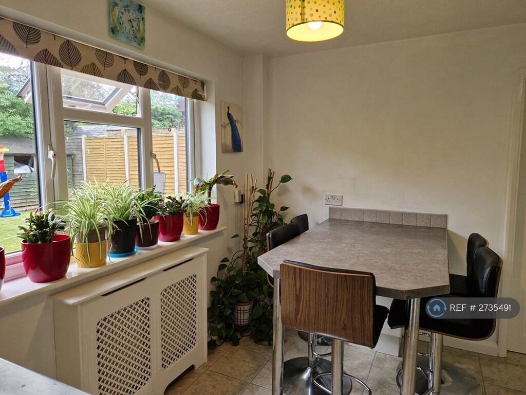 Kitchen - Breakfast Bar