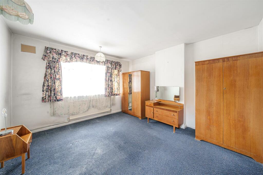 Bedroom 1.JPG