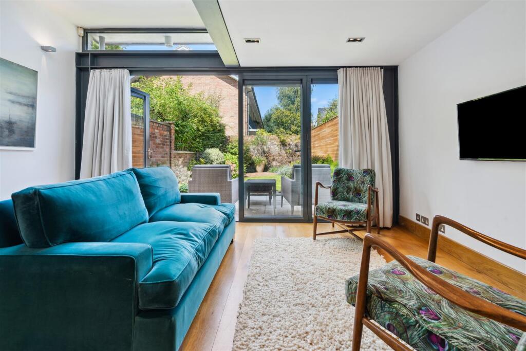 Glebe Street, W4 - FOR SALE