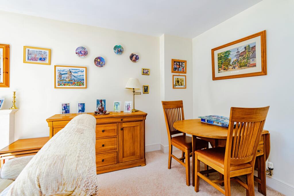 Lounge/Dining Room
