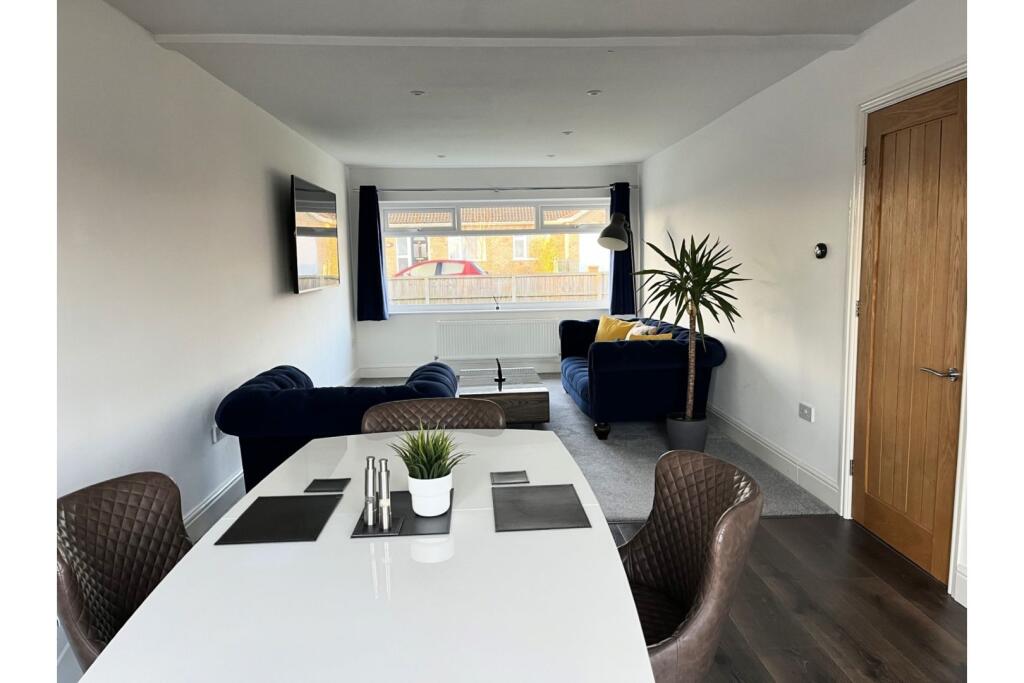 Lounge/Dining Room
