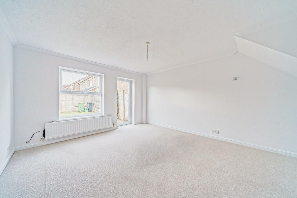 24 JONES CLOSE - PHOTOCB X MT 37.jpg