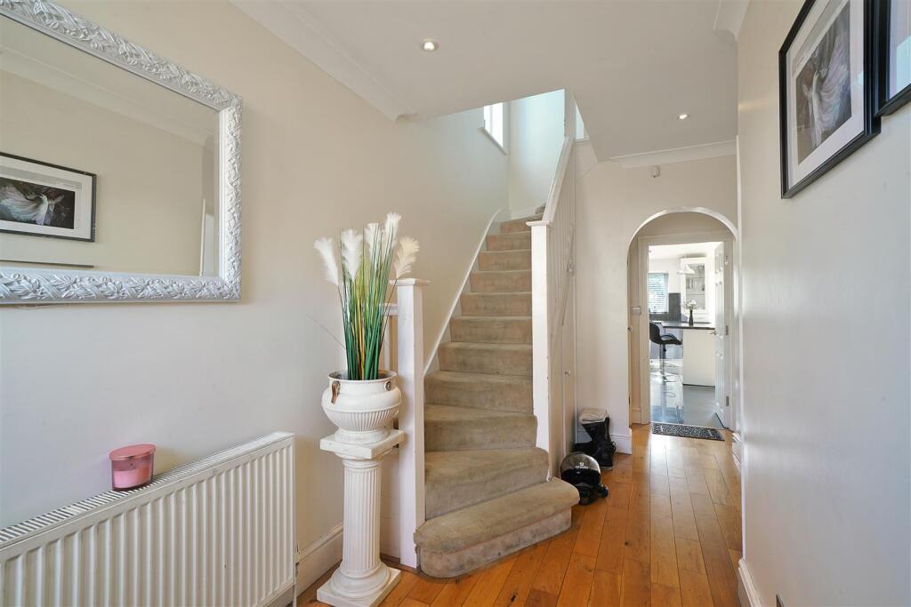 19 Langham Gardens - jaXEfkXLtM729FuluxLY.jpg