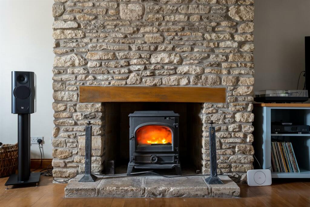 17 - The Granary - GL7 6PA - Web.jpg