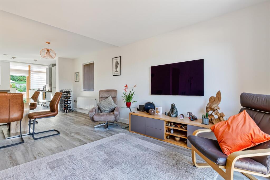 A13 - 18 Baltic Way Totnes - 250926.jpg