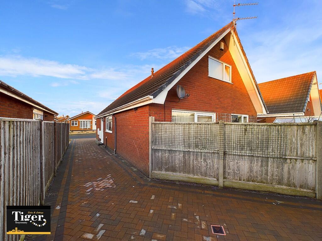 CAM02176G0-PR0453...