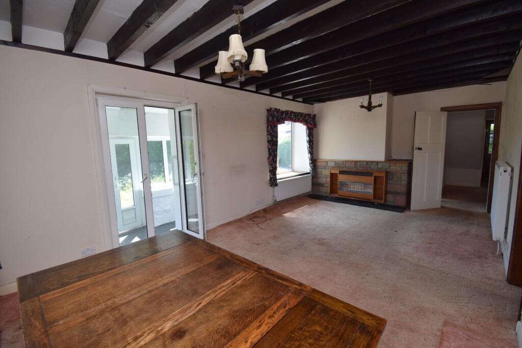 Living Room.JPG
