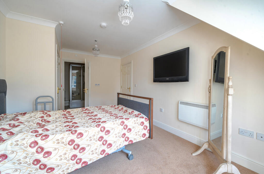 1358560-15-68da85...