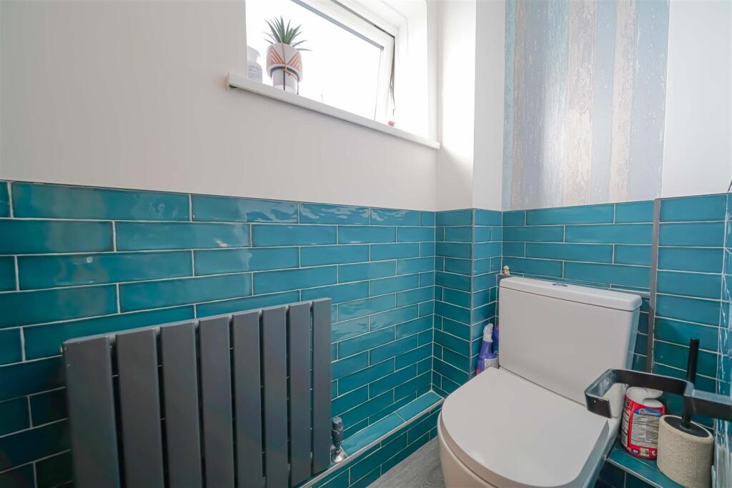 Toilet.jpg