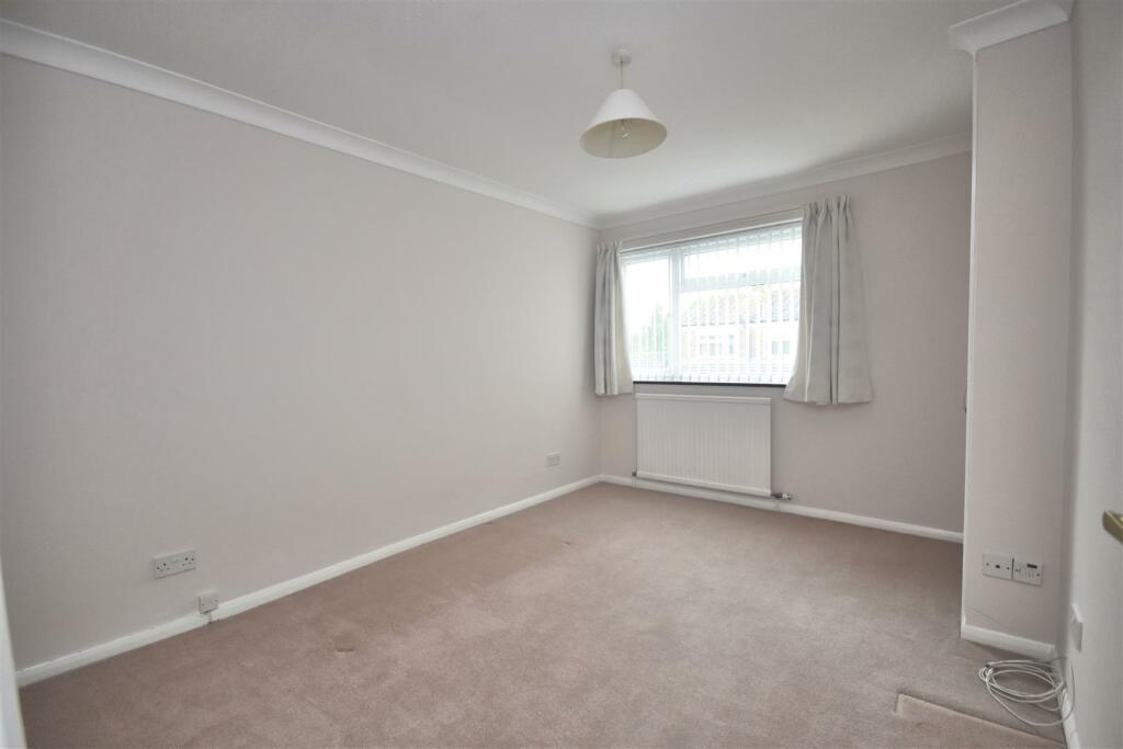 Bedroom 1.jpg