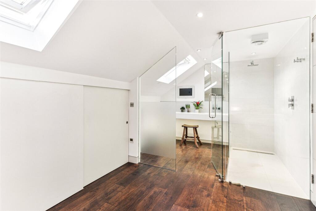 En Suite Bathroom