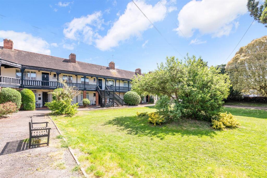 COURT FARM GARDENS (12).jpg