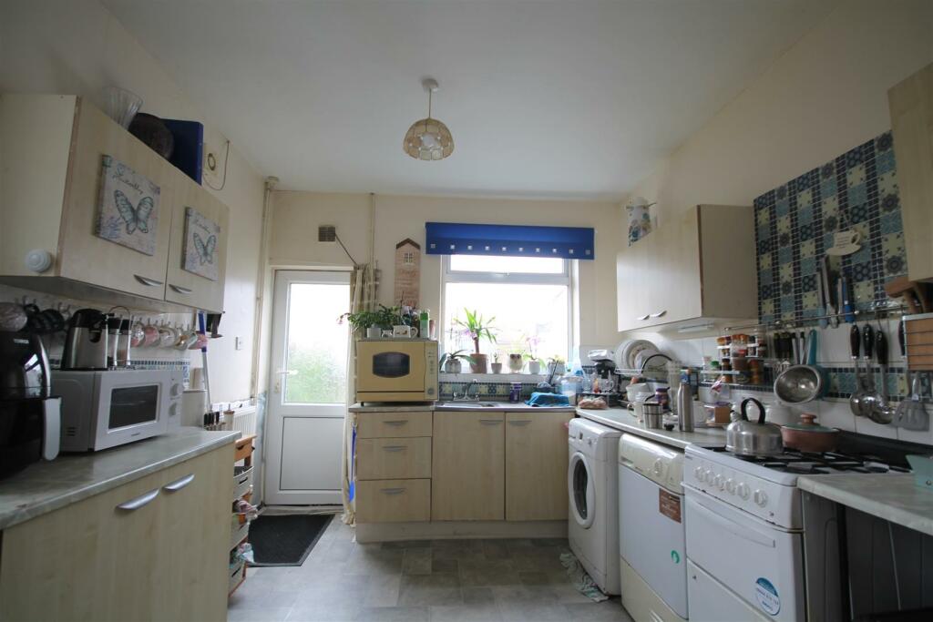 kitchen 2.JPG