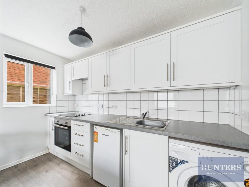 Kitchen / Living Area