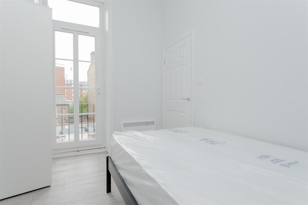 Stanwick Road (7).jpg