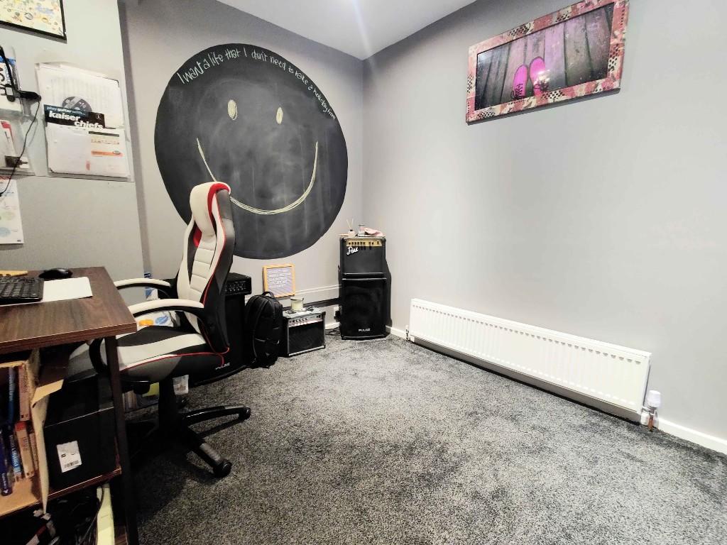 Office / Bedroom 5